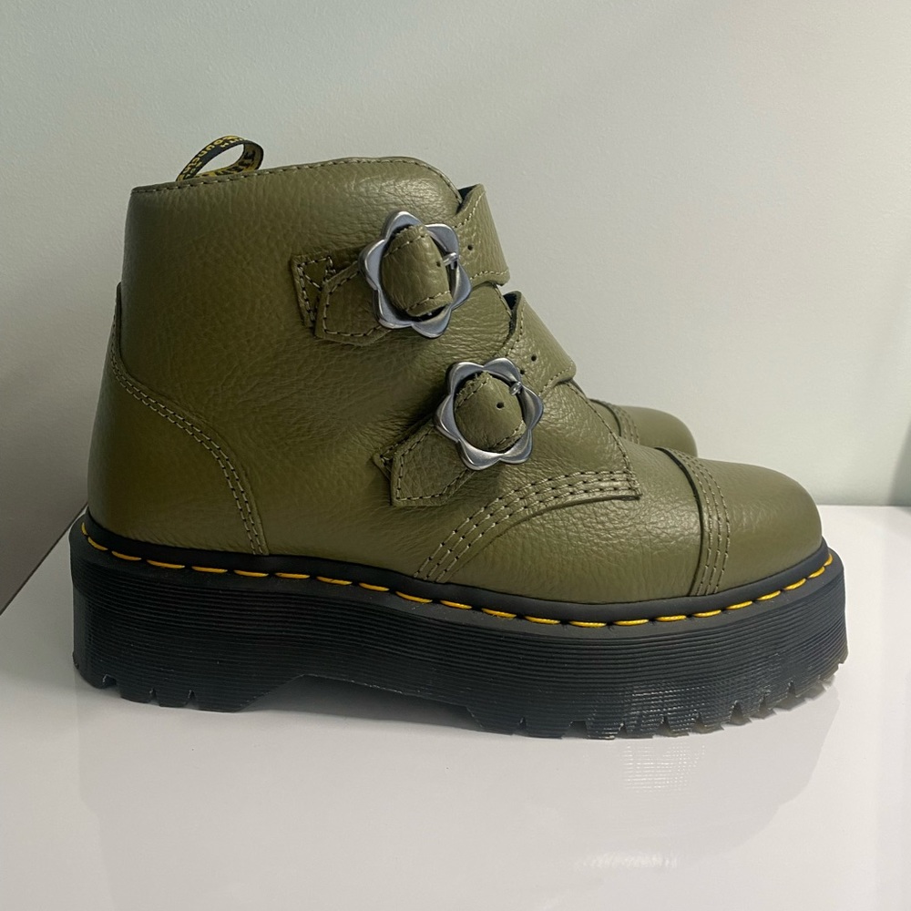 Dr. Martens Devon Flower Buckle Leather Platform Boots - Size 9 - Khaki Green
